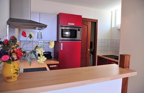 Cuisine aménagée d'un appartements à louer à Saint-Gilles-Croix-de-Vie en location saisonnière