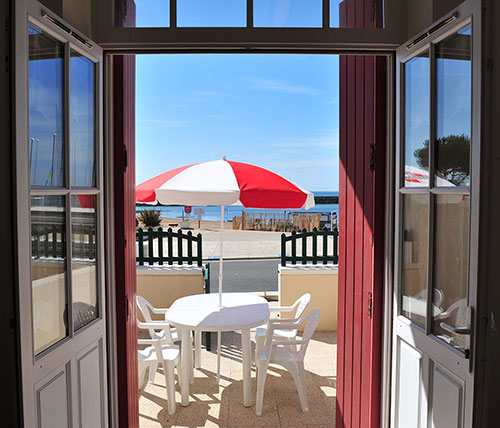 Terrasse avec vue mer d'un appartement à louer à Saint-Gilles-Croix-de-Vie 