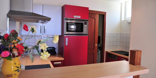 Vue de la cuisine de l'appartement à louer Petit-Port à Saint-Gilles-Croix-de-Vie 