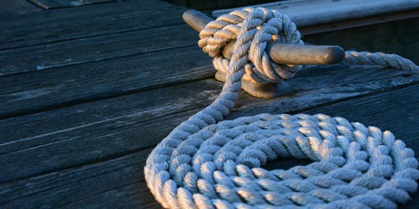 Corde de marine dans le port de Saint-Gilles-Croix-de-Vie en Vendée